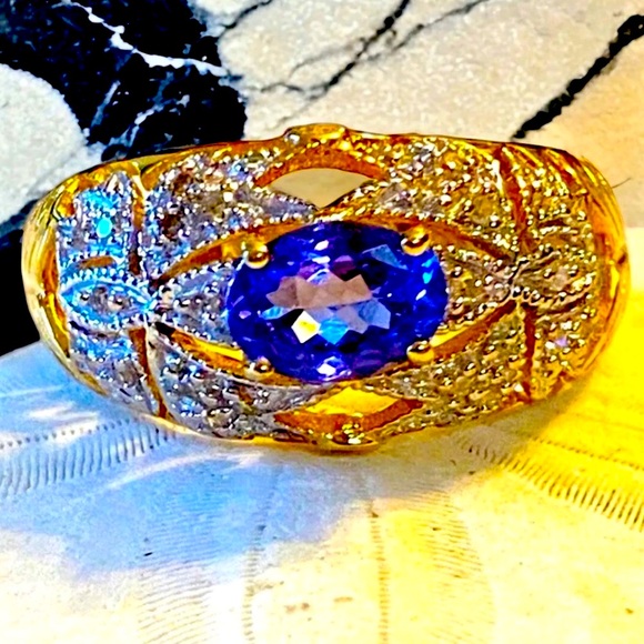 Jewelry - STUNNING 14K Gold Diamond Oval TANZANITE and Diamond Statement Ring Size 6!
